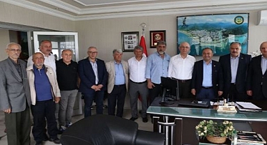 Milletvekilleri Uğur Bayraktutan ve Özgür Karabat'dan Arhavi'de Çalışma ZiyaretiMilletvekilleri Uğur Bayraktutan ve Özgür Karabat'dan Arhavi'de Çalışma Ziyareti